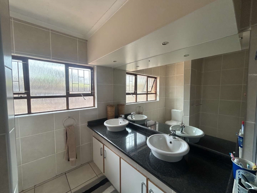 4 Bedroom Property for Sale in Amanzimtoti KwaZulu-Natal