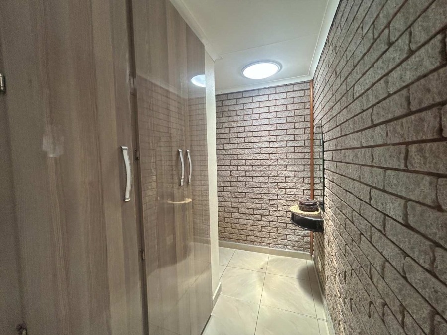 4 Bedroom Property for Sale in Amanzimtoti KwaZulu-Natal
