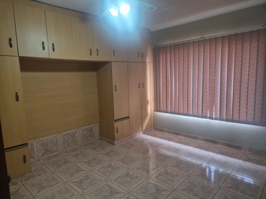 5 Bedroom Property for Sale in Havenside KwaZulu-Natal