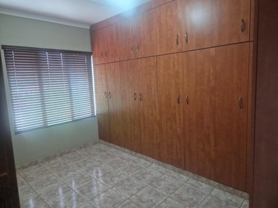 5 Bedroom Property for Sale in Havenside KwaZulu-Natal