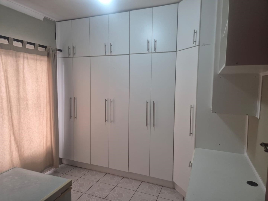 5 Bedroom Property for Sale in Havenside KwaZulu-Natal