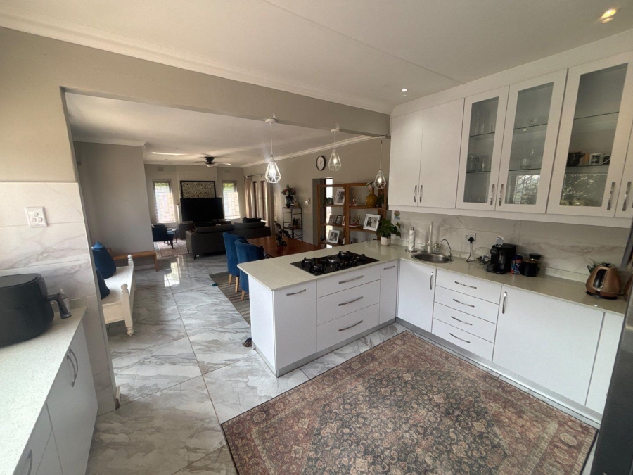 To Let 3 Bedroom Property for Rent in Kloof KwaZulu-Natal