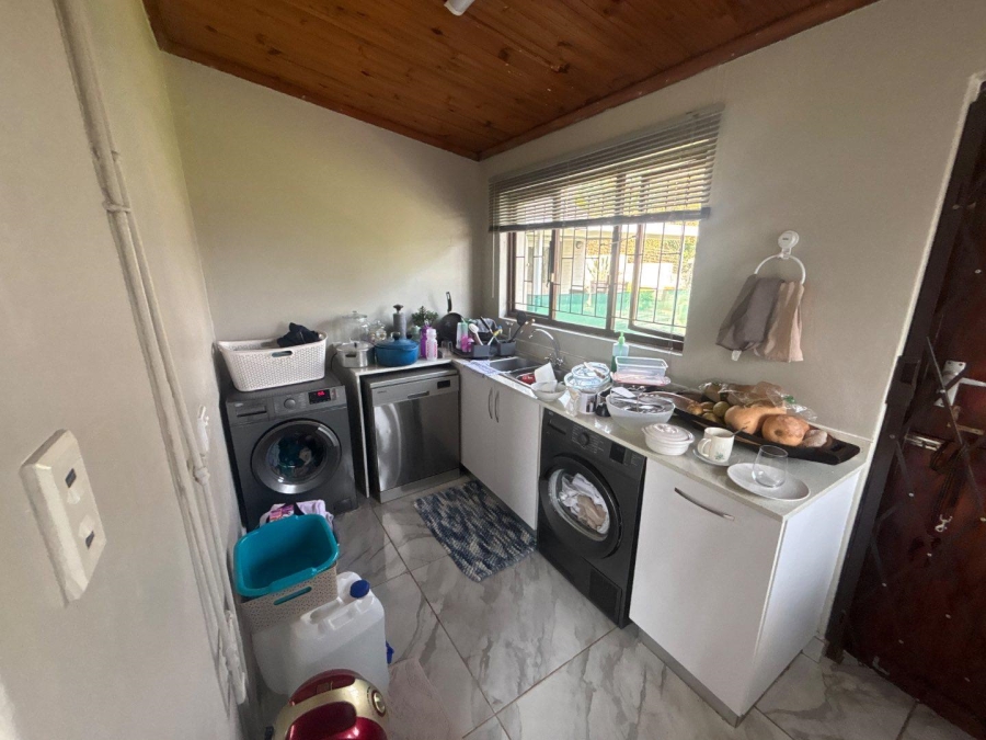 To Let 3 Bedroom Property for Rent in Kloof KwaZulu-Natal