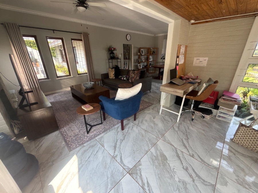 To Let 3 Bedroom Property for Rent in Kloof KwaZulu-Natal