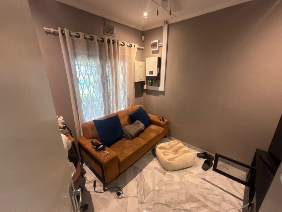 To Let 3 Bedroom Property for Rent in Kloof KwaZulu-Natal