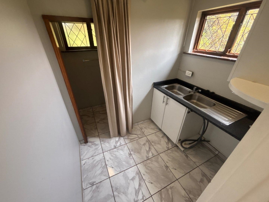 To Let 3 Bedroom Property for Rent in Kloof KwaZulu-Natal