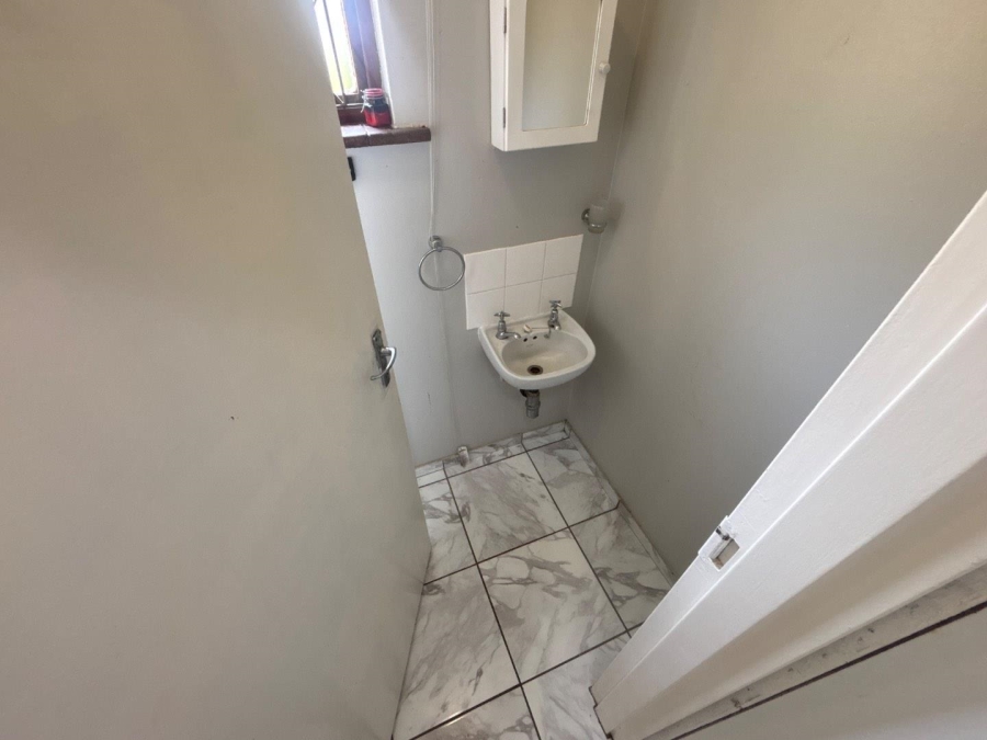 To Let 3 Bedroom Property for Rent in Kloof KwaZulu-Natal