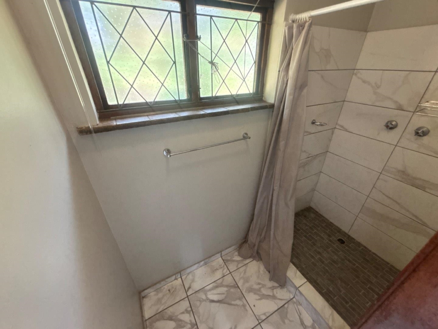 To Let 3 Bedroom Property for Rent in Kloof KwaZulu-Natal