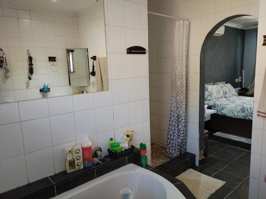 4 Bedroom Property for Sale in Glen Hills KwaZulu-Natal