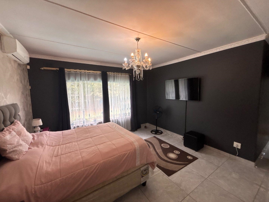 5 Bedroom Property for Sale in Dawncliffe KwaZulu-Natal