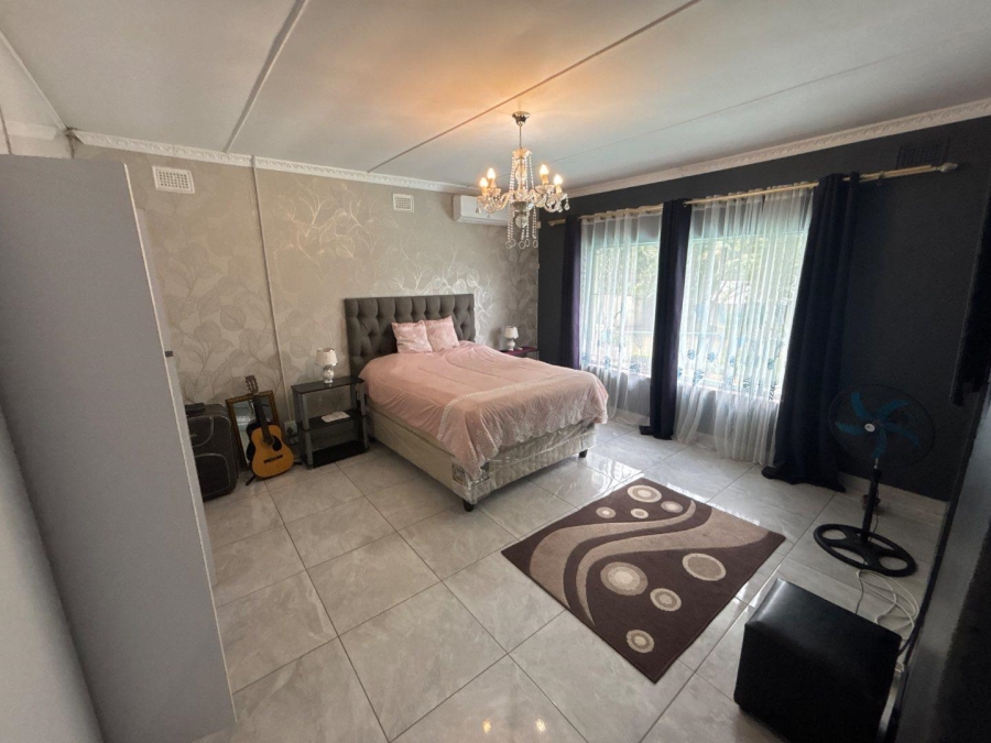 5 Bedroom Property for Sale in Dawncliffe KwaZulu-Natal