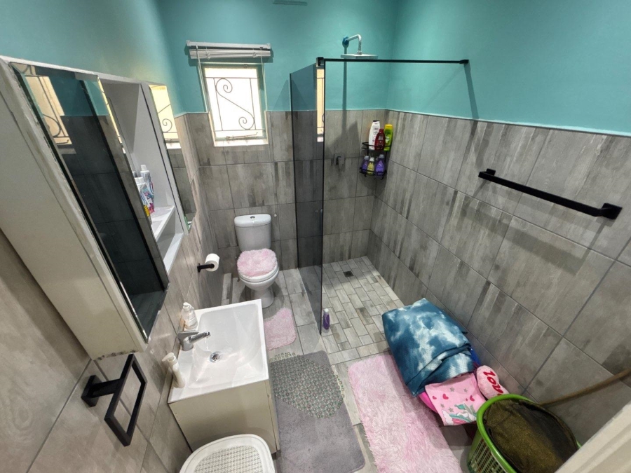 5 Bedroom Property for Sale in Dawncliffe KwaZulu-Natal