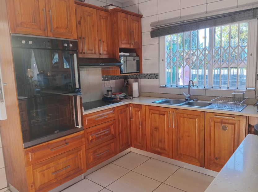6 Bedroom Property for Sale in Leisure Bay KwaZulu-Natal
