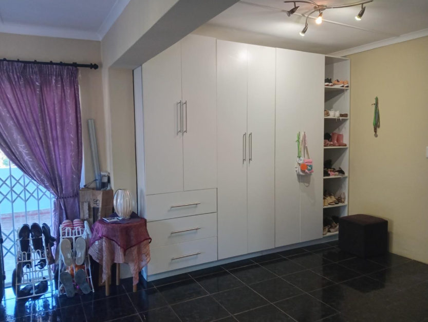 6 Bedroom Property for Sale in Leisure Bay KwaZulu-Natal