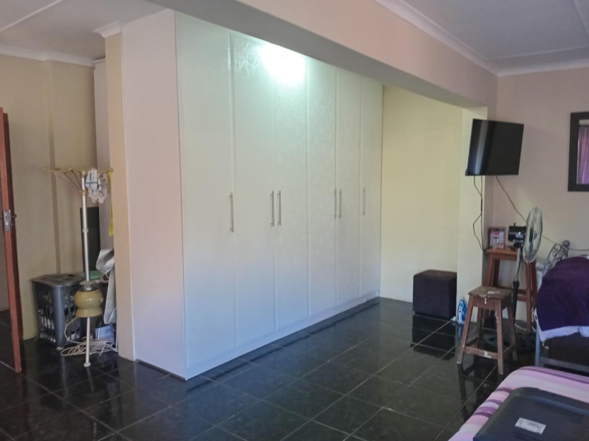 6 Bedroom Property for Sale in Leisure Bay KwaZulu-Natal