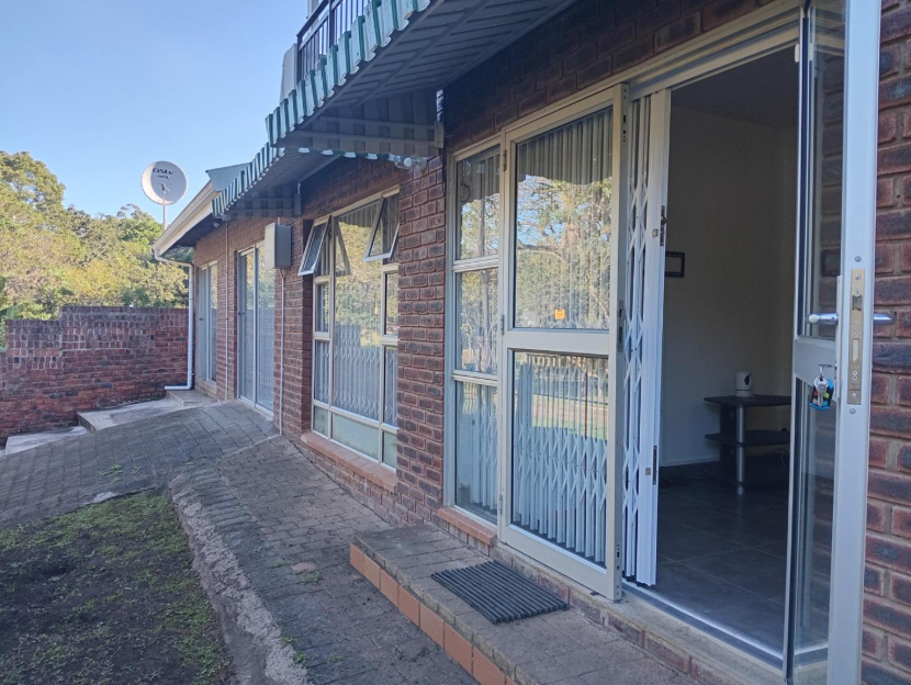 6 Bedroom Property for Sale in Leisure Bay KwaZulu-Natal