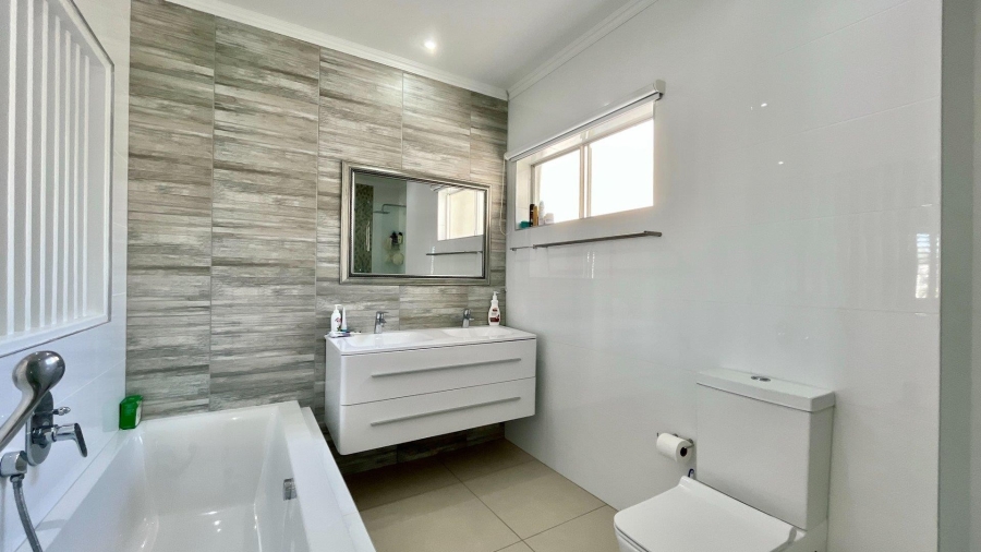 To Let 3 Bedroom Property for Rent in Umhlanga KwaZulu-Natal