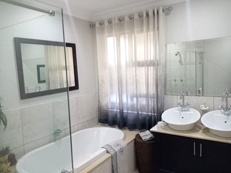 5 Bedroom Property for Sale in Simbithi Eco Estate KwaZulu-Natal