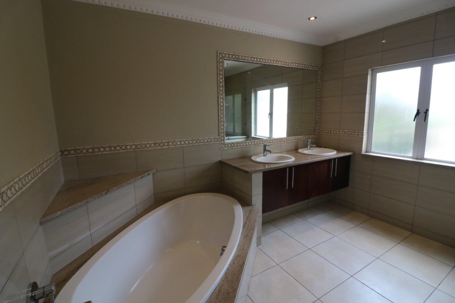 To Let 4 Bedroom Property for Rent in Umhlanga KwaZulu-Natal