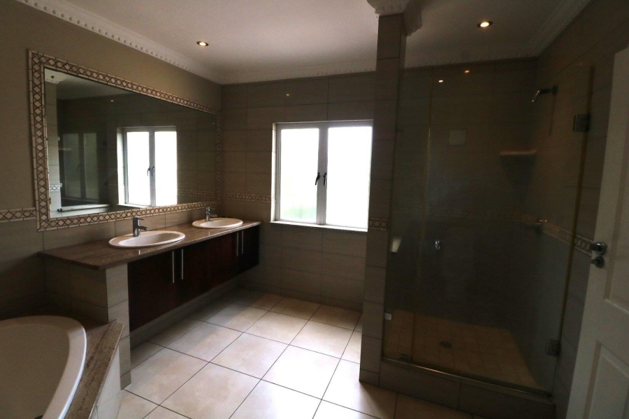 To Let 4 Bedroom Property for Rent in Umhlanga KwaZulu-Natal