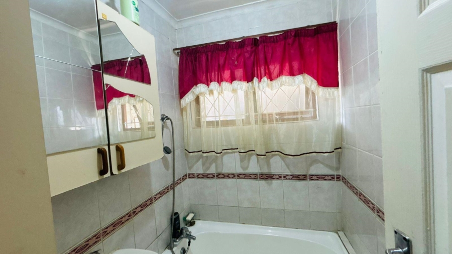 4 Bedroom Property for Sale in Newlands West KwaZulu-Natal