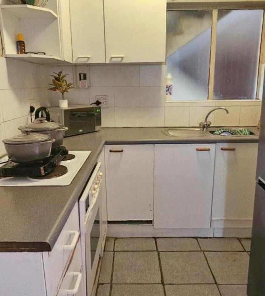 1 Bedroom Property for Sale in Essenwood KwaZulu-Natal