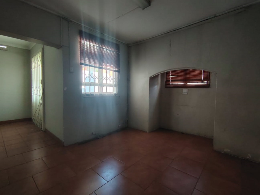 To Let Commercial Property for Rent in Essenwood KwaZulu-Natal