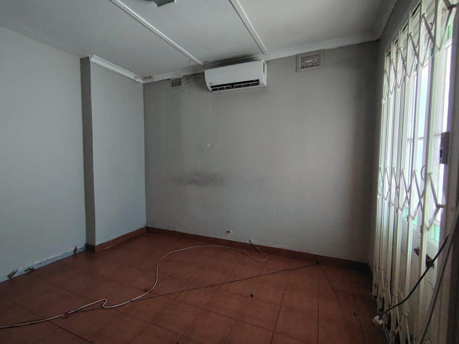 To Let Commercial Property for Rent in Essenwood KwaZulu-Natal
