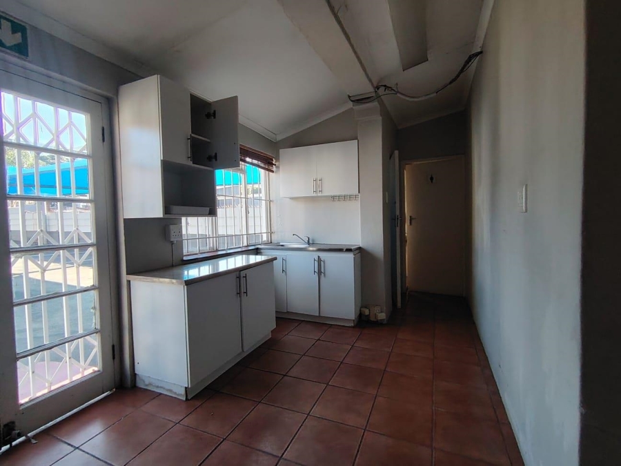To Let Commercial Property for Rent in Essenwood KwaZulu-Natal