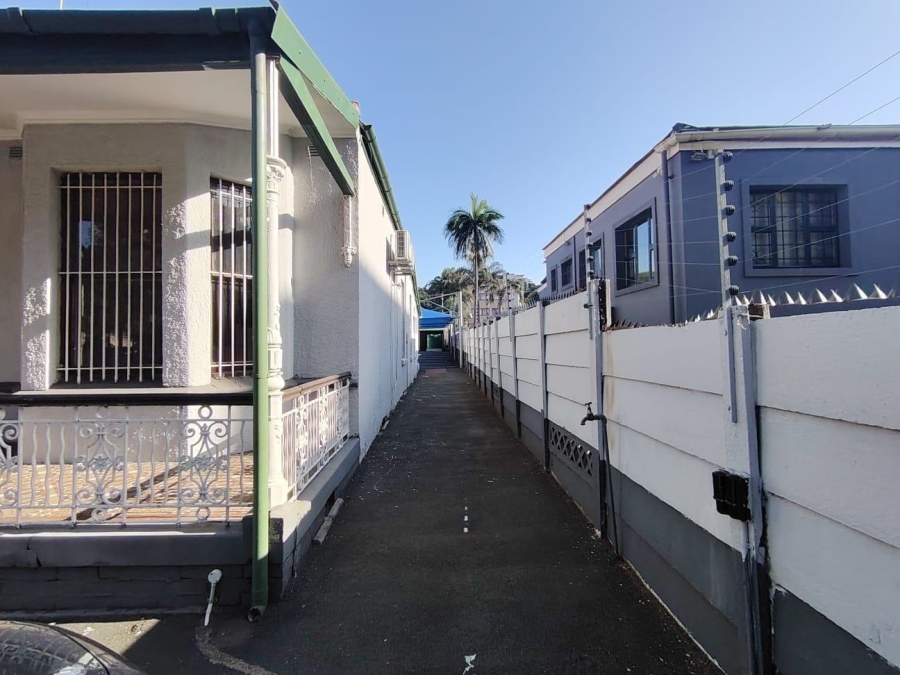 To Let Commercial Property for Rent in Essenwood KwaZulu-Natal
