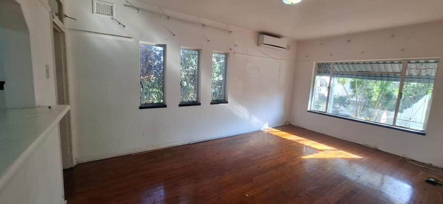 1 Bedroom Property for Sale in Essenwood KwaZulu-Natal
