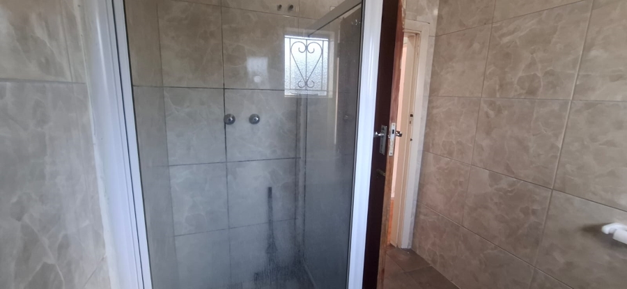 1 Bedroom Property for Sale in Essenwood KwaZulu-Natal