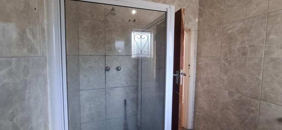 1 Bedroom Property for Sale in Essenwood KwaZulu-Natal