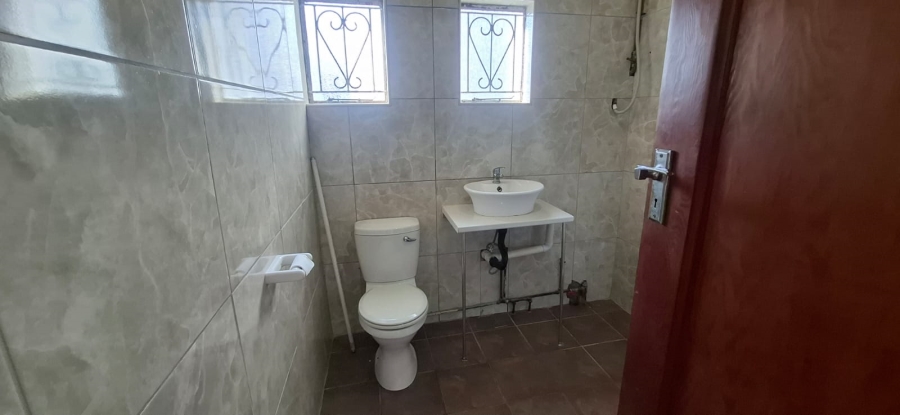 1 Bedroom Property for Sale in Essenwood KwaZulu-Natal