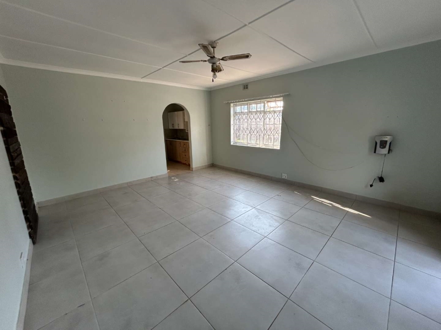 To Let 1 Bedroom Property for Rent in Crestholme KwaZulu-Natal