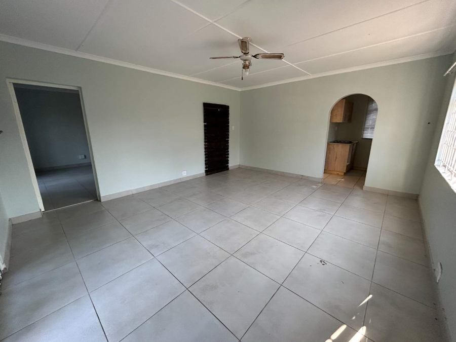 To Let 1 Bedroom Property for Rent in Crestholme KwaZulu-Natal