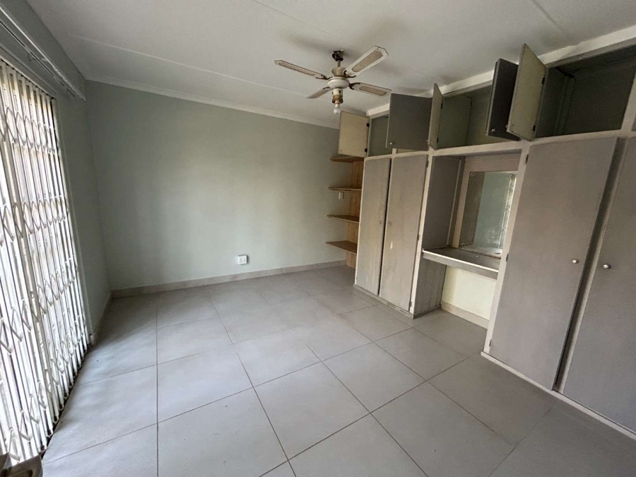 To Let 1 Bedroom Property for Rent in Crestholme KwaZulu-Natal