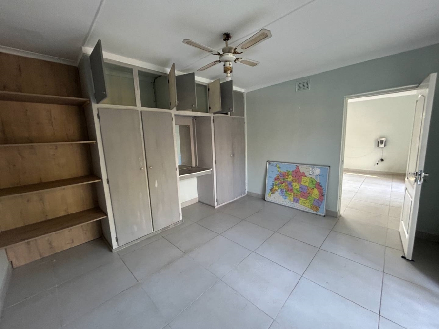 To Let 1 Bedroom Property for Rent in Crestholme KwaZulu-Natal