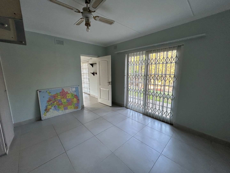 To Let 1 Bedroom Property for Rent in Crestholme KwaZulu-Natal