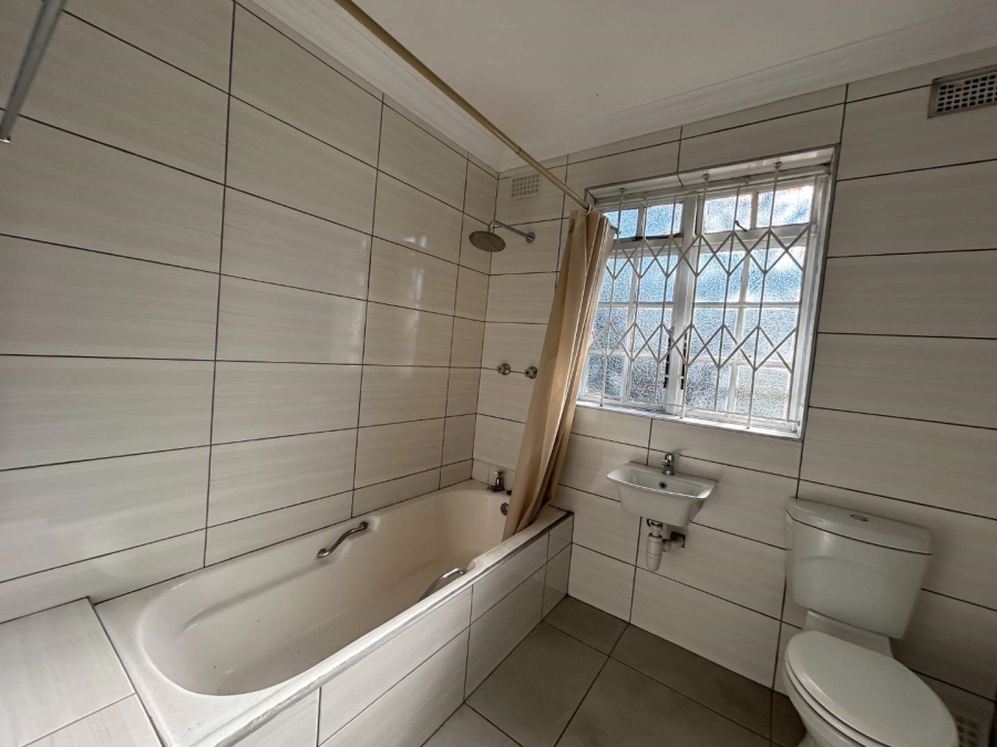To Let 1 Bedroom Property for Rent in Crestholme KwaZulu-Natal