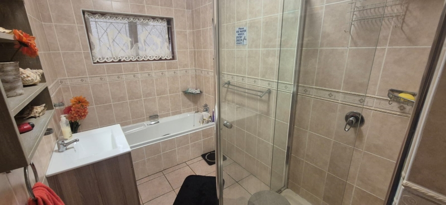 4 Bedroom Property for Sale in Glenmore KwaZulu-Natal