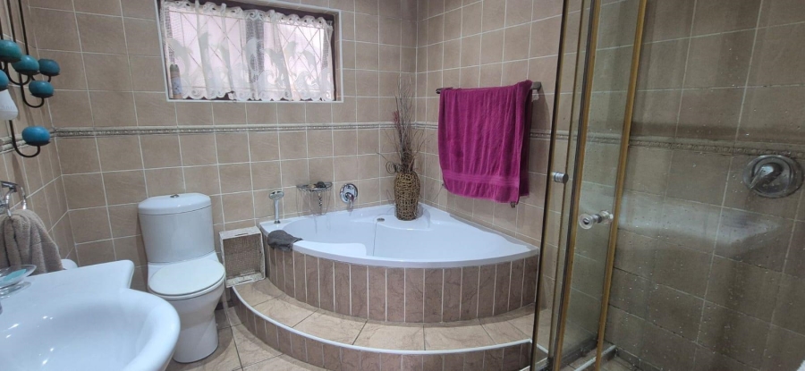 4 Bedroom Property for Sale in Glenmore KwaZulu-Natal