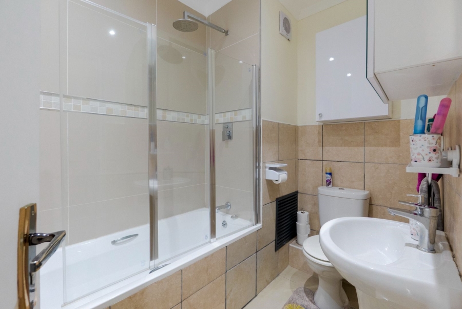 2 Bedroom Property for Sale in Amanzimtoti KwaZulu-Natal