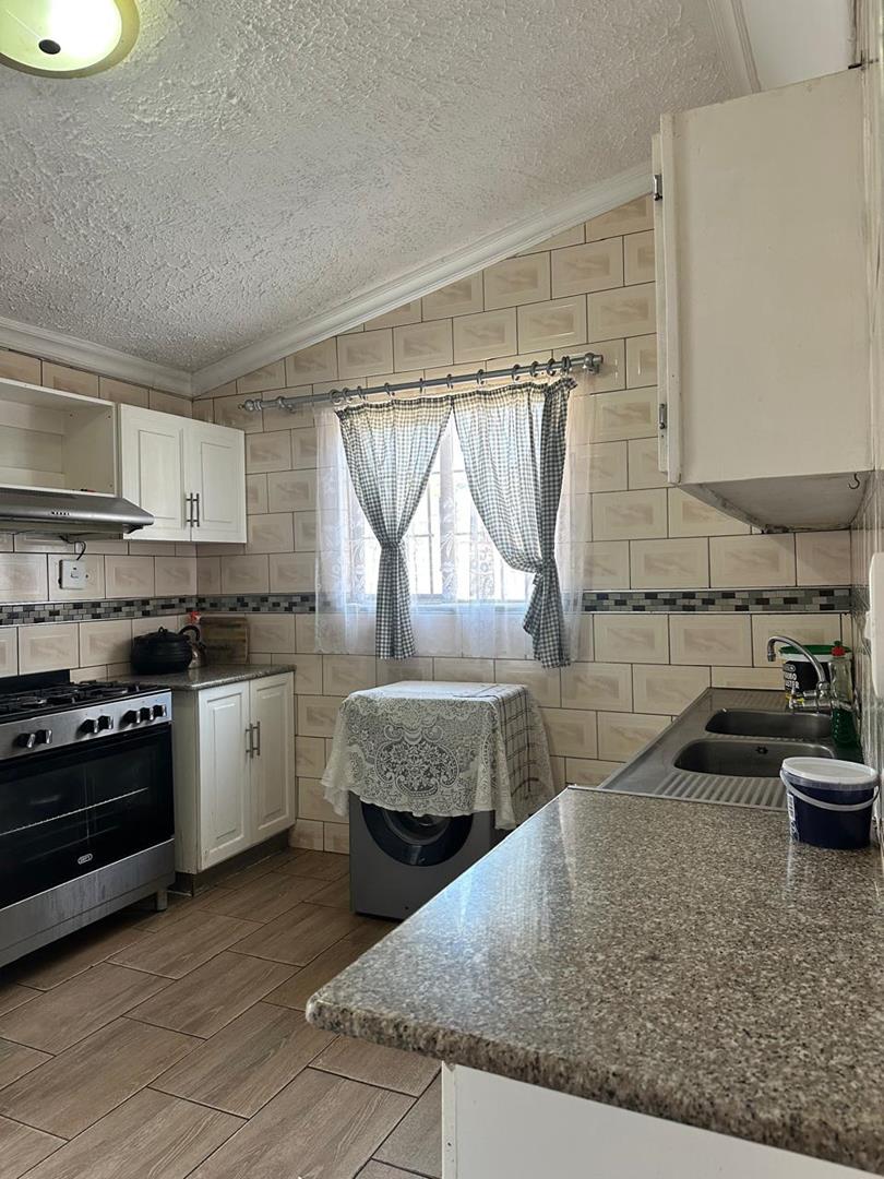 5 Bedroom Property for Sale in Richem KwaZulu-Natal