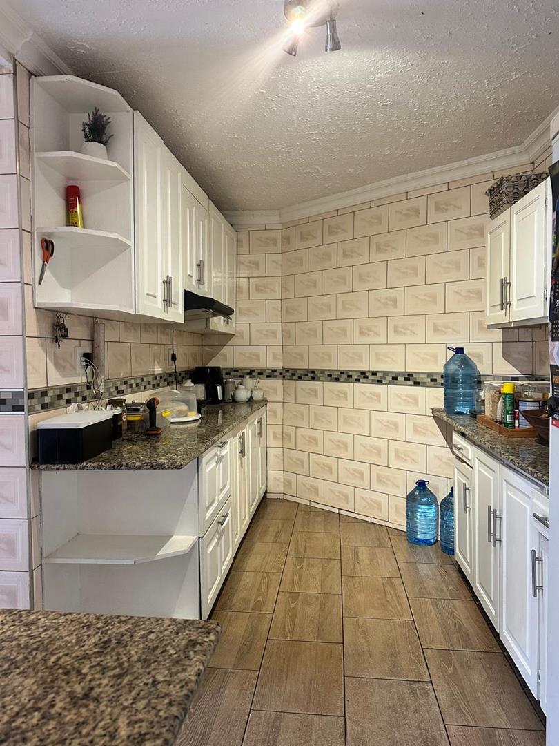 5 Bedroom Property for Sale in Richem KwaZulu-Natal