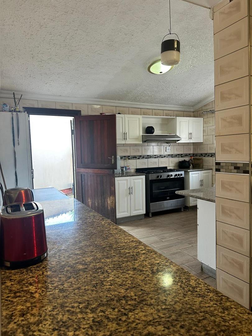 5 Bedroom Property for Sale in Richem KwaZulu-Natal