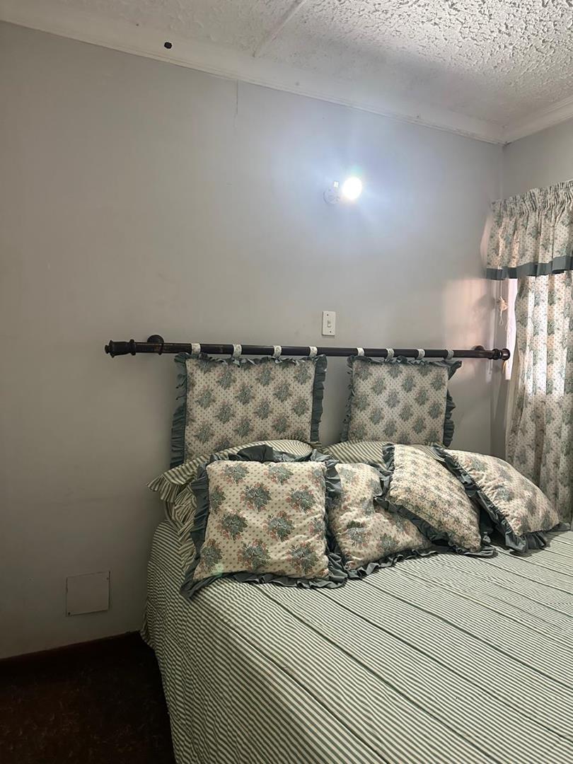 5 Bedroom Property for Sale in Richem KwaZulu-Natal