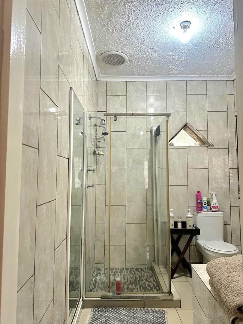 5 Bedroom Property for Sale in Richem KwaZulu-Natal