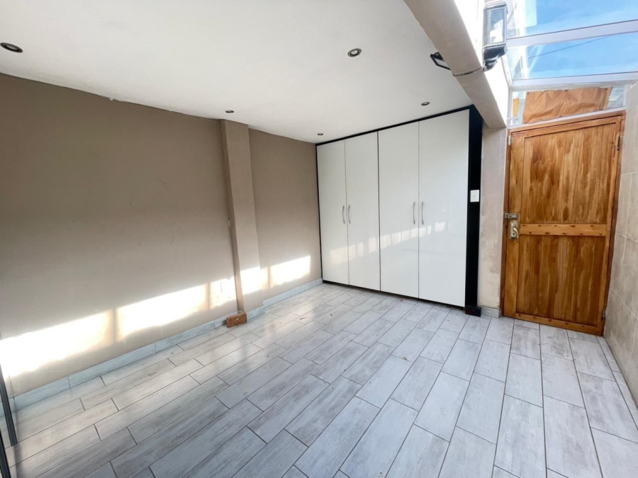 3 Bedroom Property for Sale in Glenwood KwaZulu-Natal