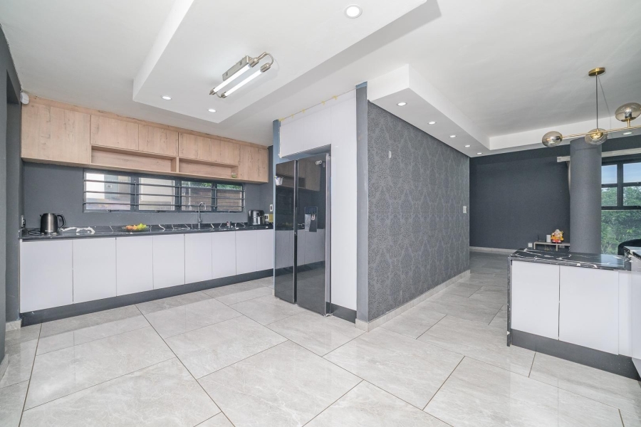 5 Bedroom Property for Sale in Reservoir Hills KwaZulu-Natal